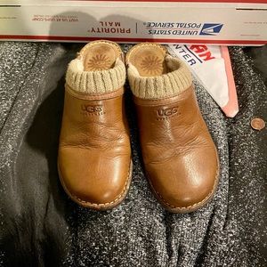 7 UGG slide on clogs